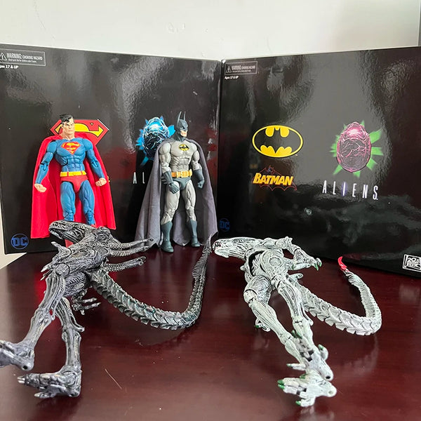 Bruce Wayne VS Alien Superman VS Alien Xenomorph NYCC 2019 Action Figure Collectible Model Toys 2pcs/set New Year Present